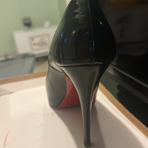 Size 42 fits more like a 10 rather than an 11. Comes with box & shoe bags - Picture 7 of 11